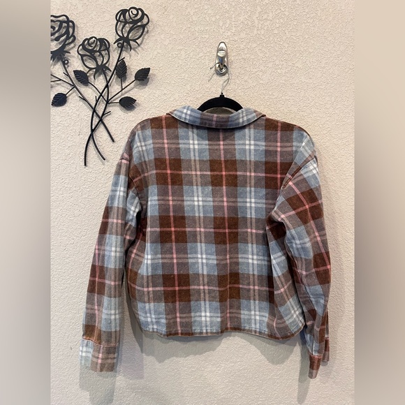 Originality Plaid Collared Button Front Shacket Brown Blue White Size Small - Picture 8 of 8